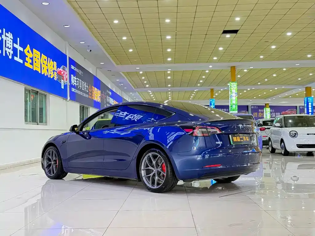 Tesla Model 3 — фото 4