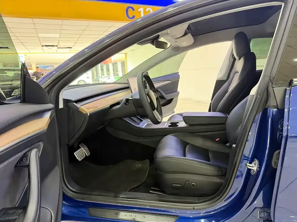 Tesla Model 3 — фото 6