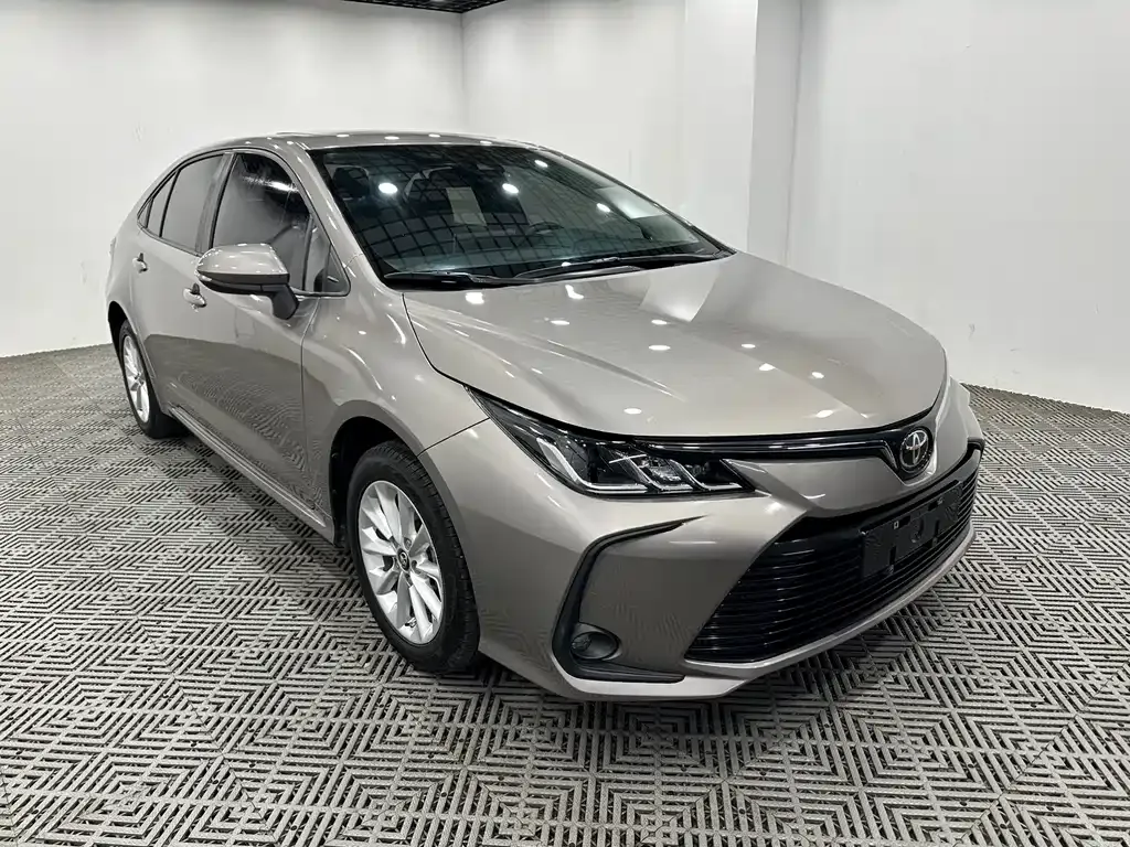 Toyota Corolla — фото 1
