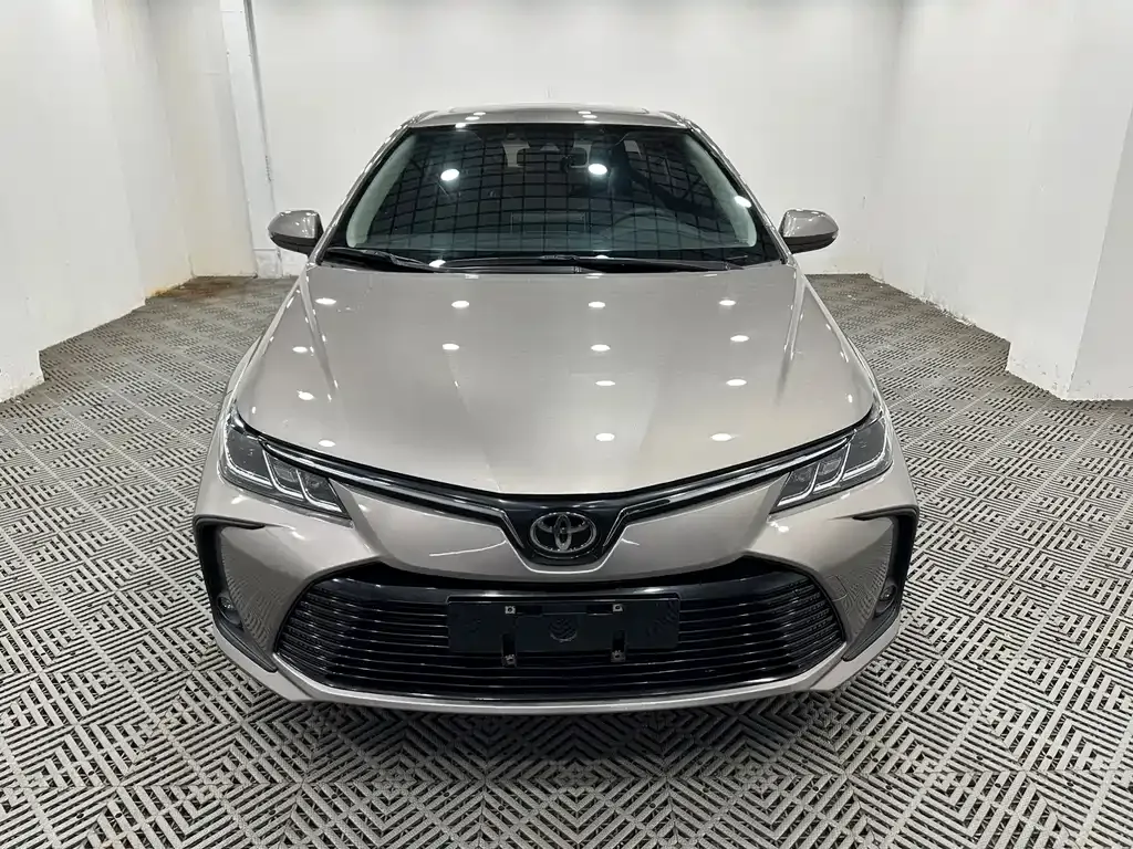Toyota Corolla — фото 7