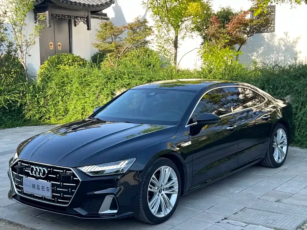 Audi A7L — фото 1
