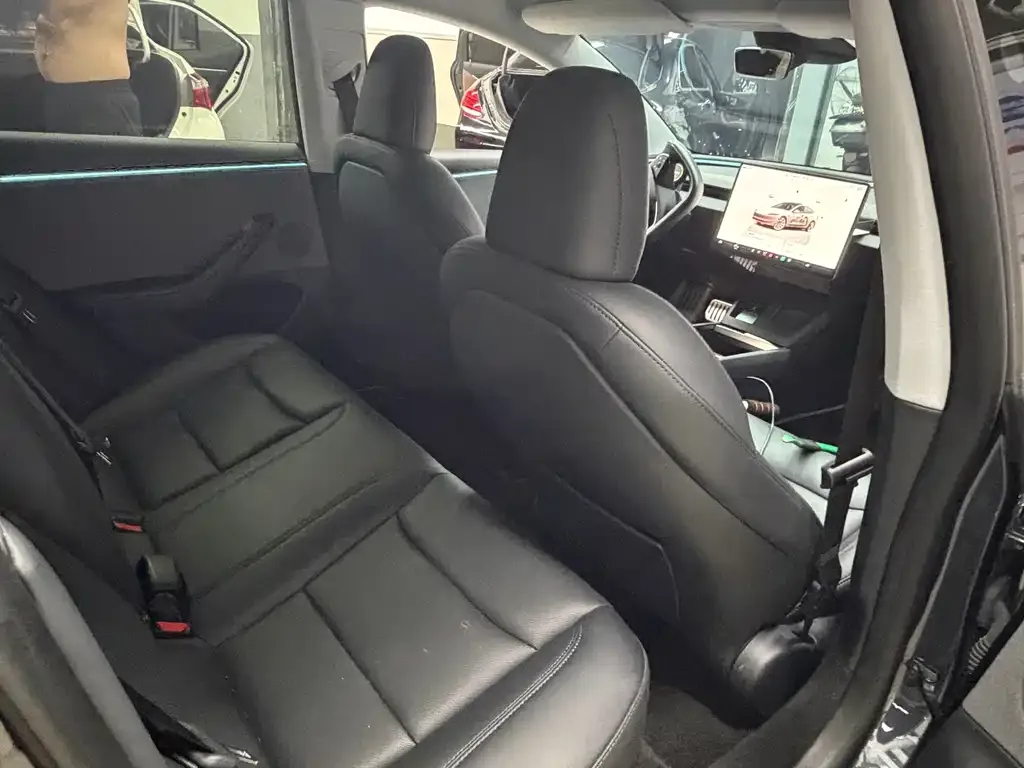 Tesla Model 3 — фото 10
