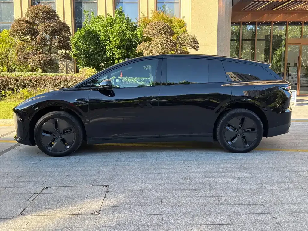 Li Auto i6 — фото 9