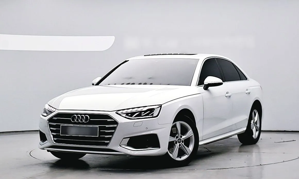 Audi A4 — фото 1