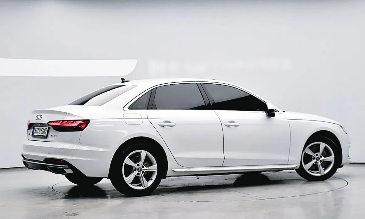 Audi A4 — фото 2