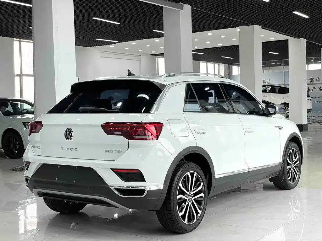 Volkswagen T-Roc — фото 7