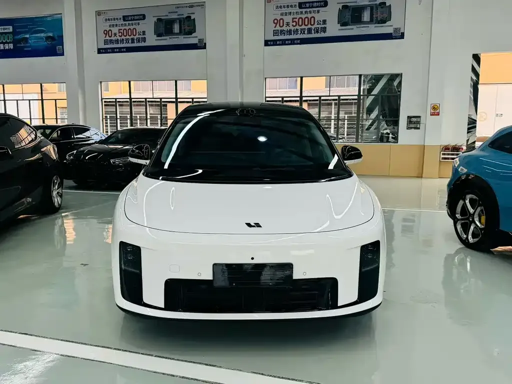 Li Auto i8 — фото 2