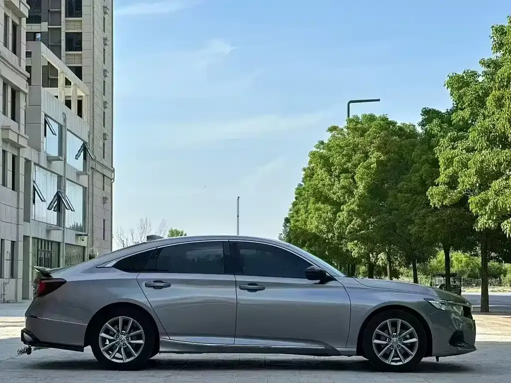 Honda Accord — фото 8