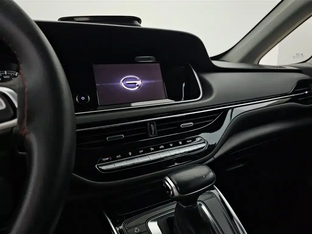 GAC Motor Trumpchi M6 — фото 3