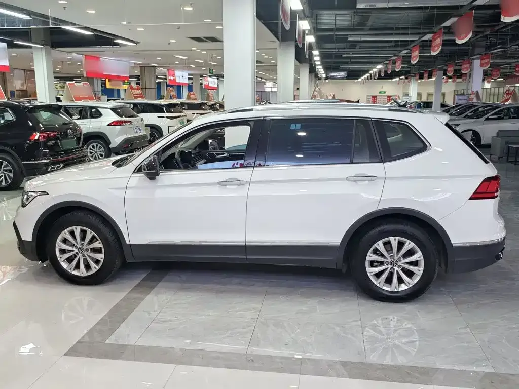 Volkswagen Tiguan L — фото 6