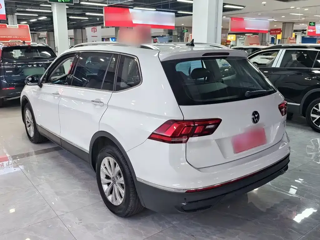 Volkswagen Tiguan L — фото 9