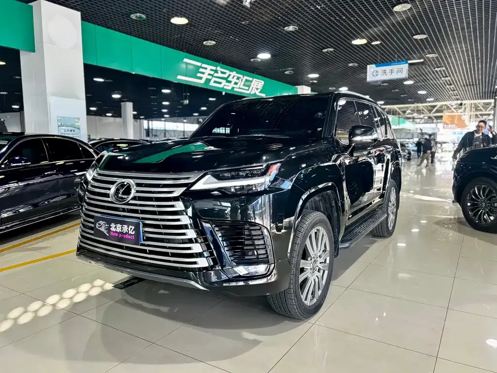 Lexus LX — фото 1