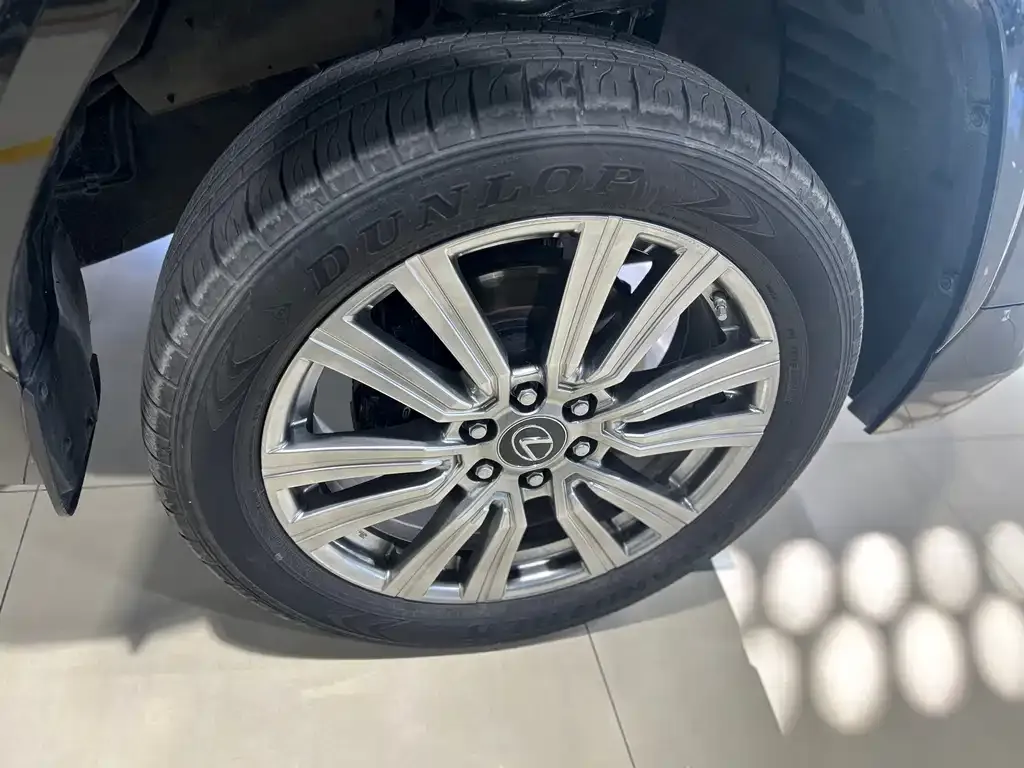 Lexus LX — фото 7