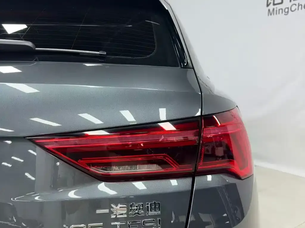 Audi Q3 — фото 10