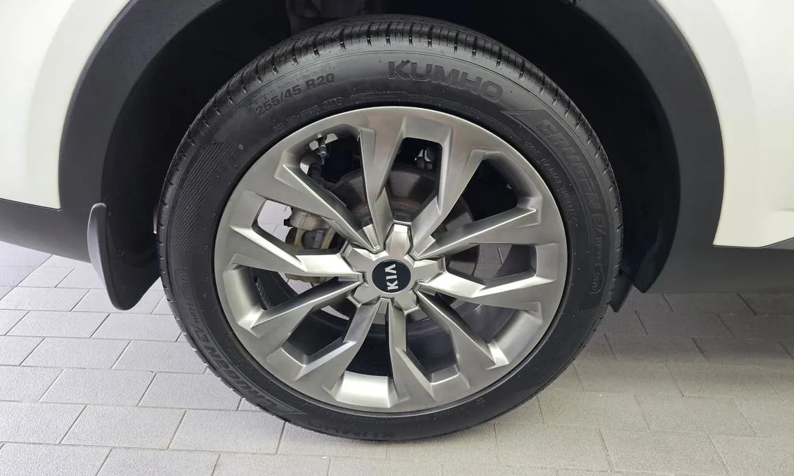 Kia Sorento — фото 8