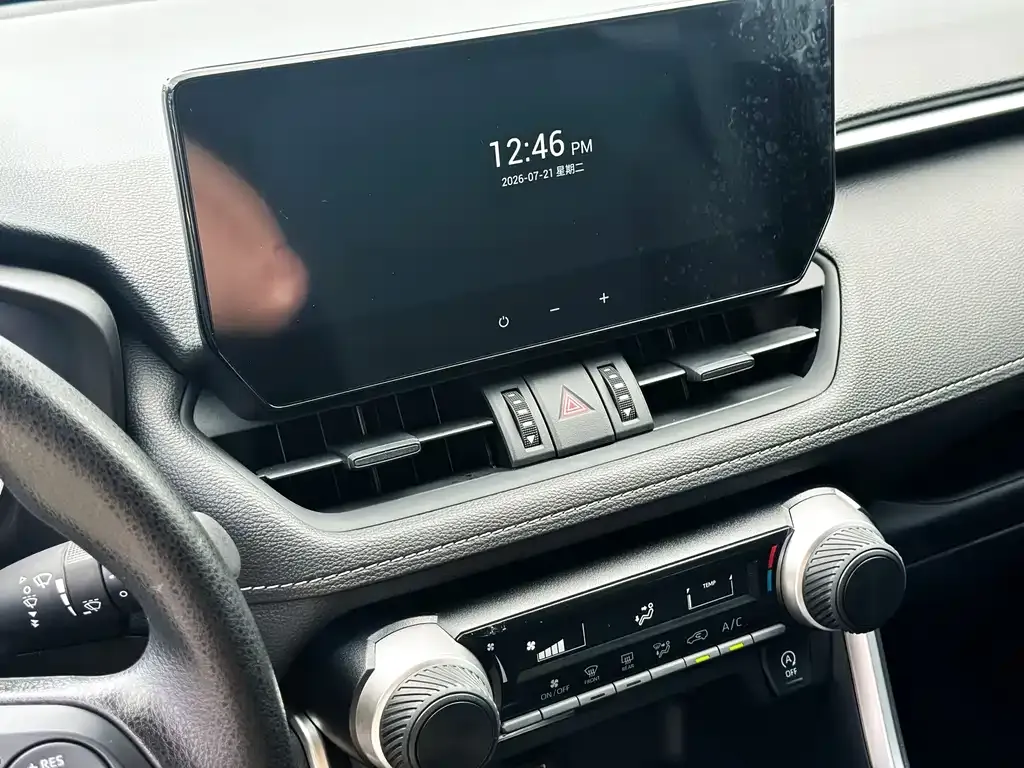Toyota RAV4 — фото 3
