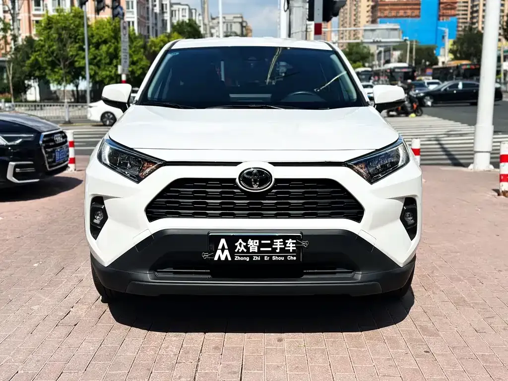 Toyota RAV4 — фото 6