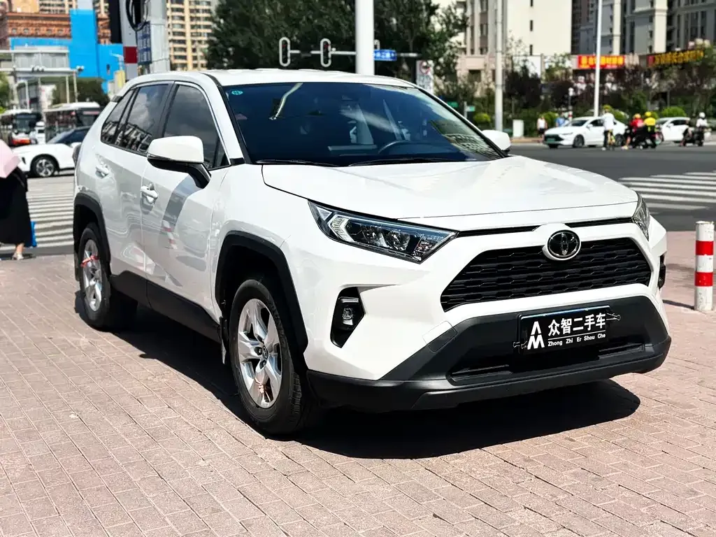 Toyota RAV4 — фото 5