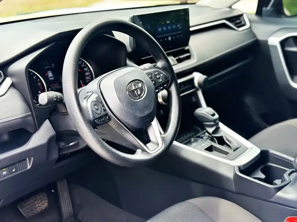 Toyota RAV4 — фото 4