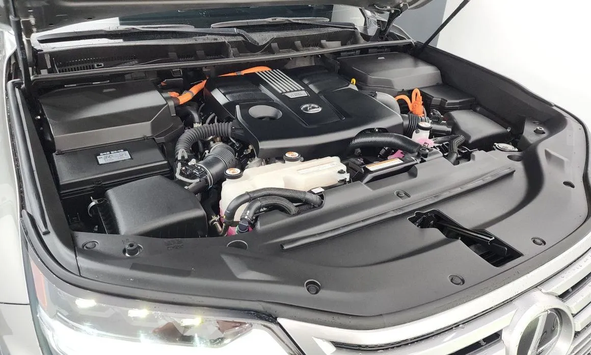 Lexus LX — фото 10