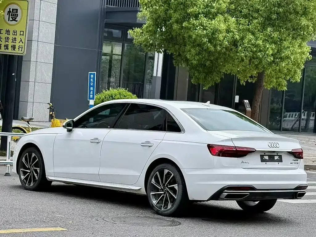 Audi A4L — фото 7