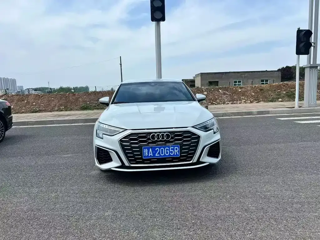 Audi A3 — фото 1