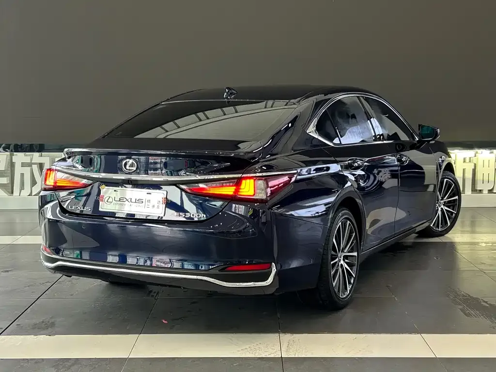 Lexus ES — фото 10