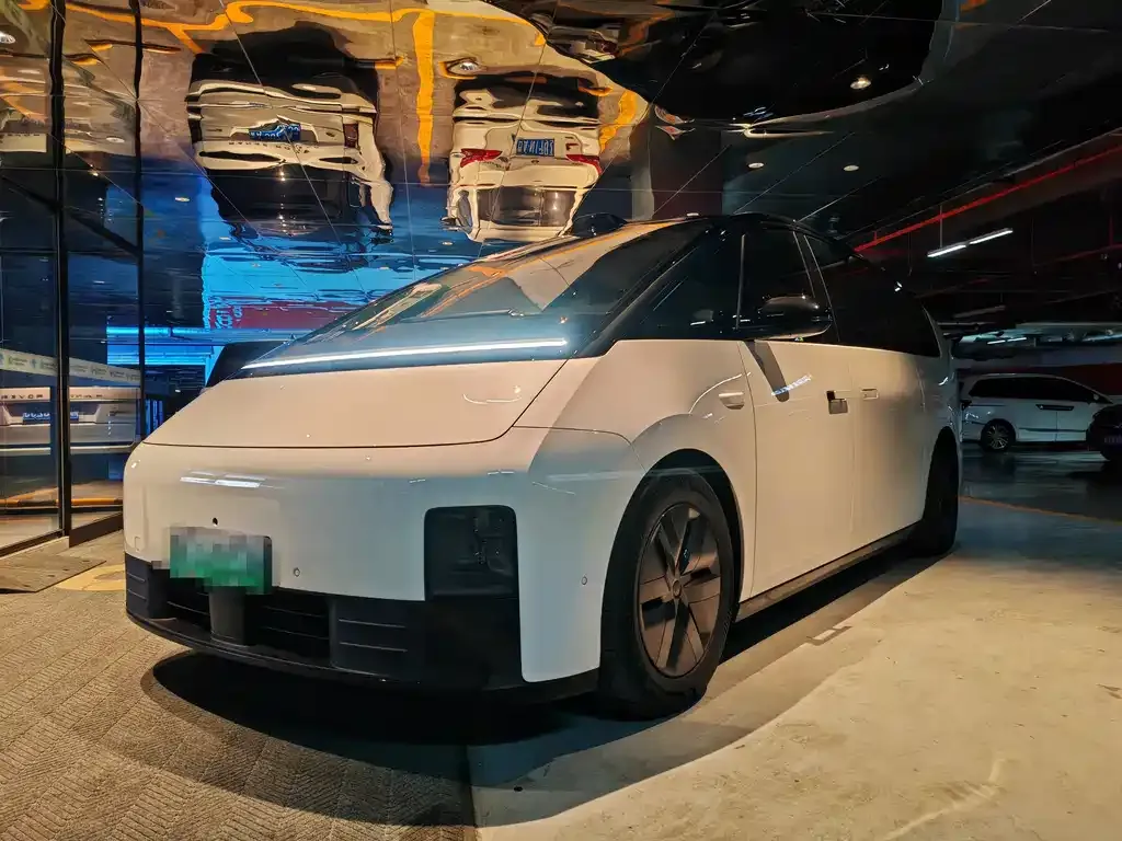Li Auto MEGA — фото 1