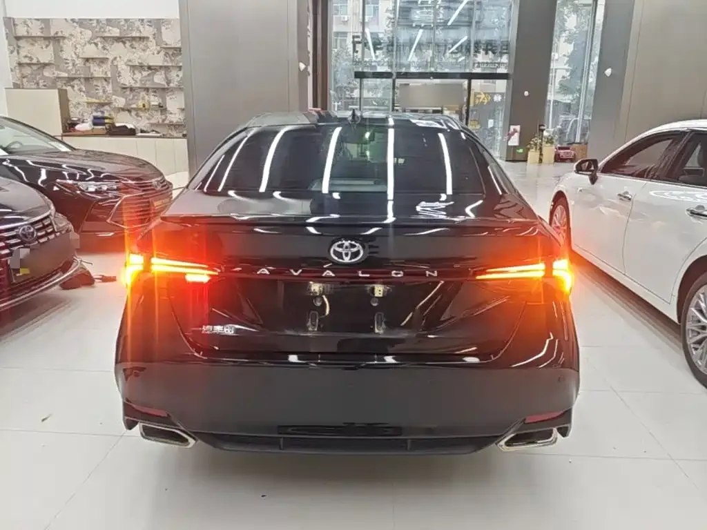 Toyota Avalon — фото 10