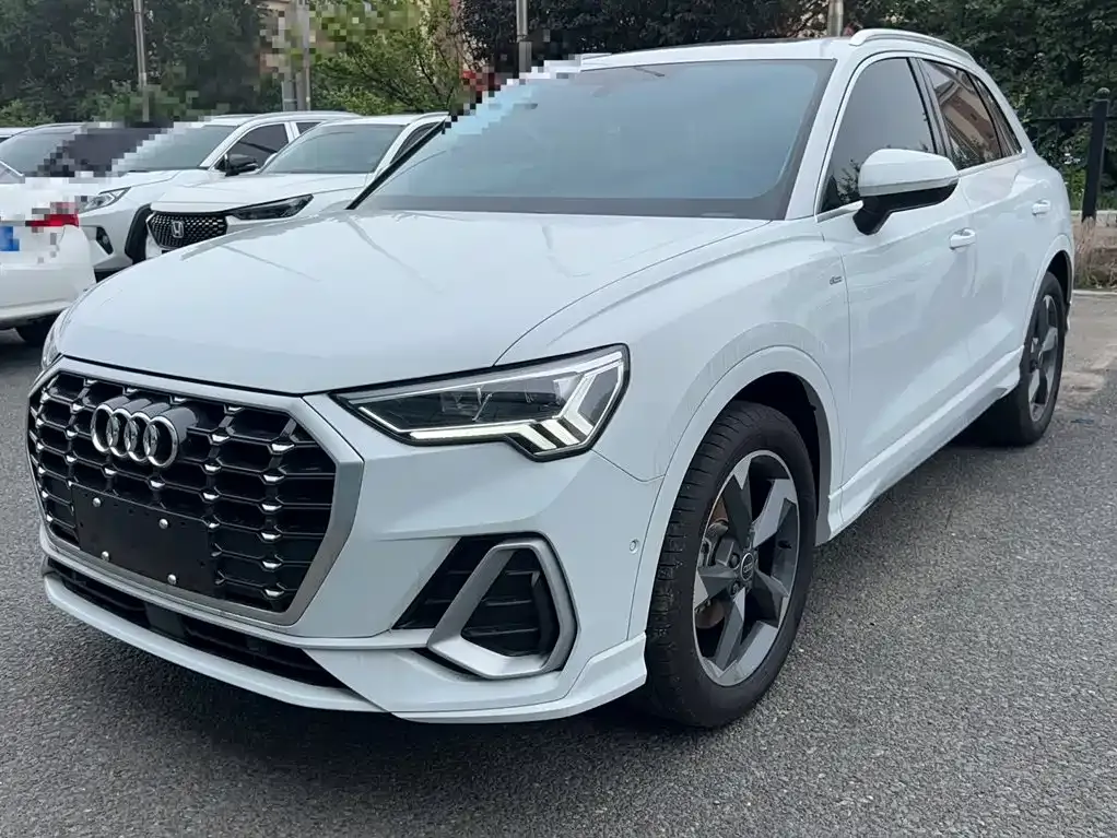 Audi Q3 — фото 1