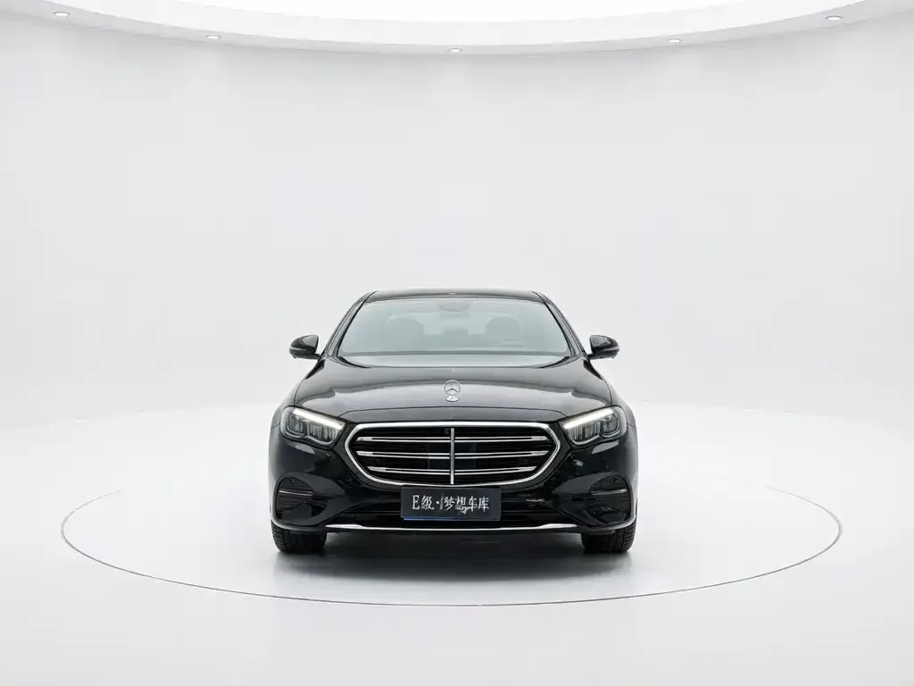 Mercedes-Benz E-Class — фото 1
