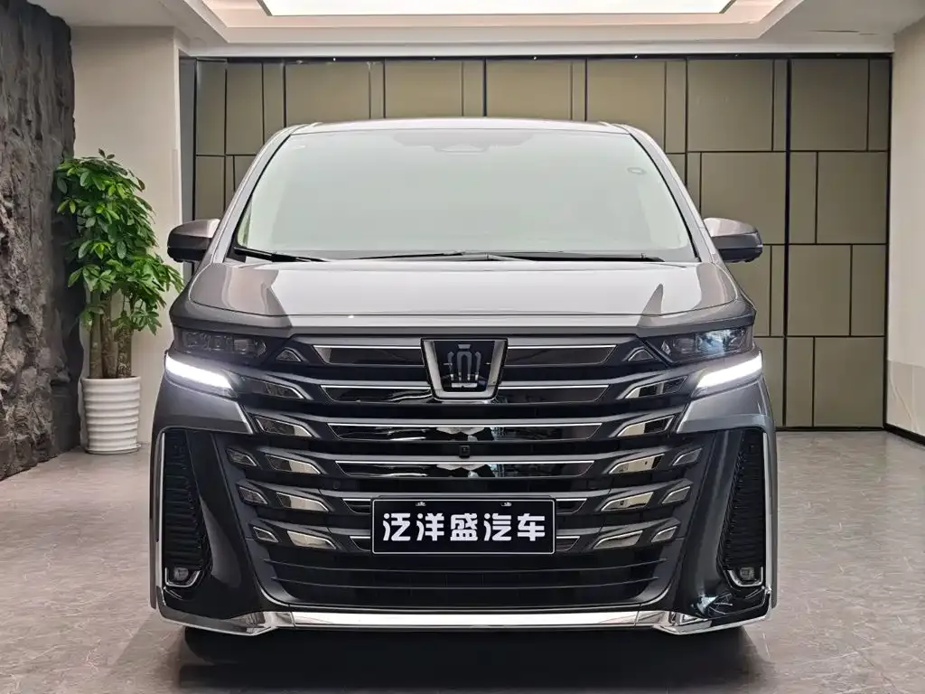 Toyota Vellfire — фото 2