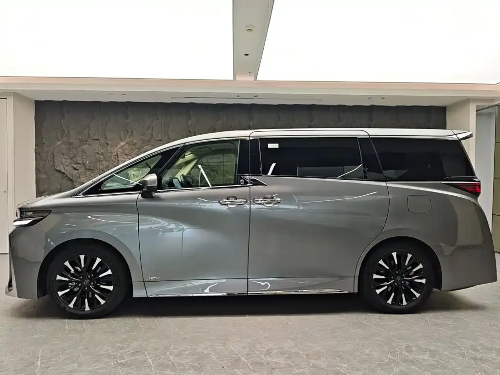 Toyota Vellfire — фото 7