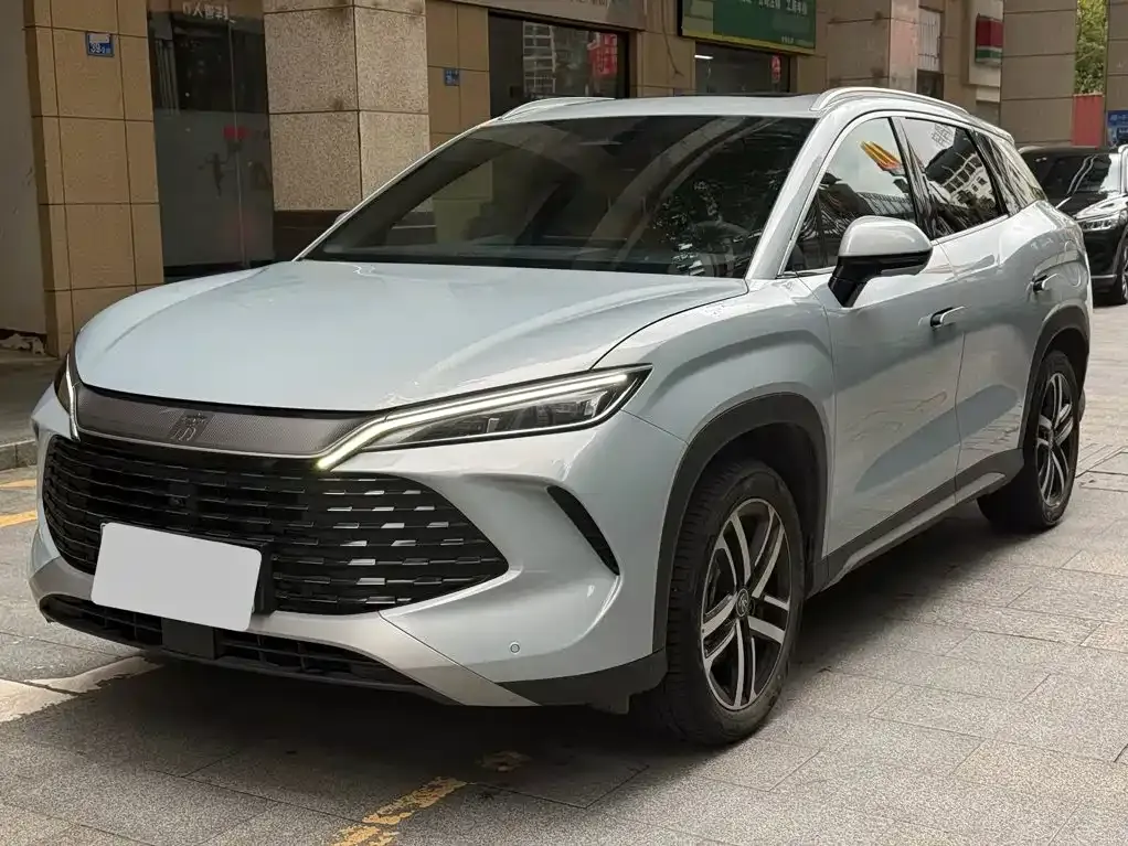 BYD L DM-i — фото 1