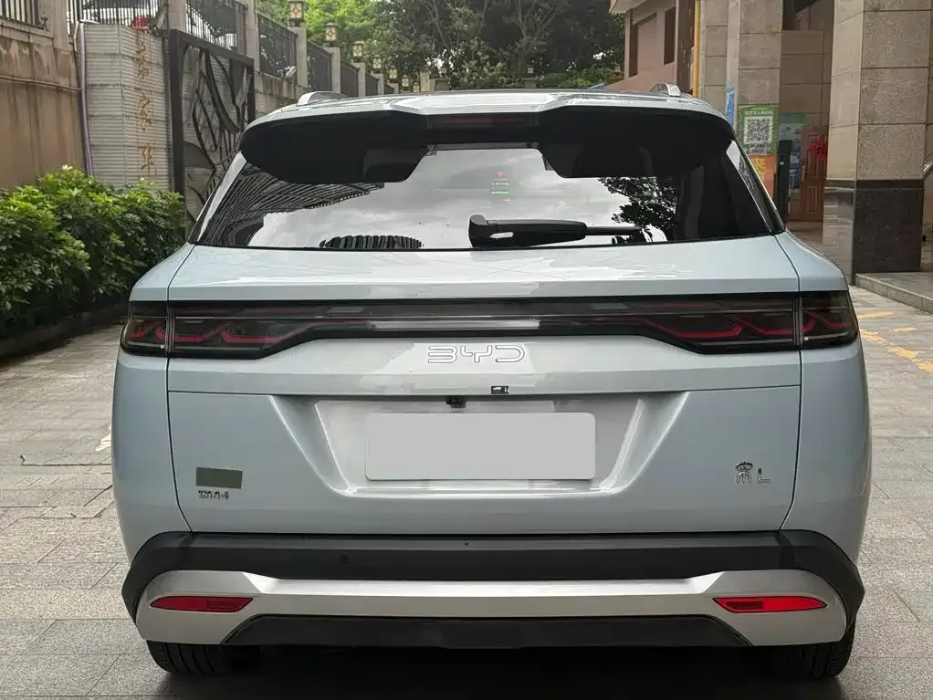 BYD L DM-i — фото 6