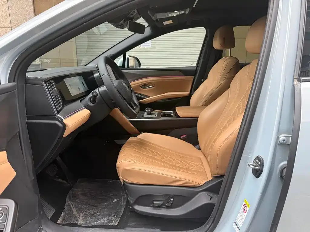BYD L DM-i — фото 7