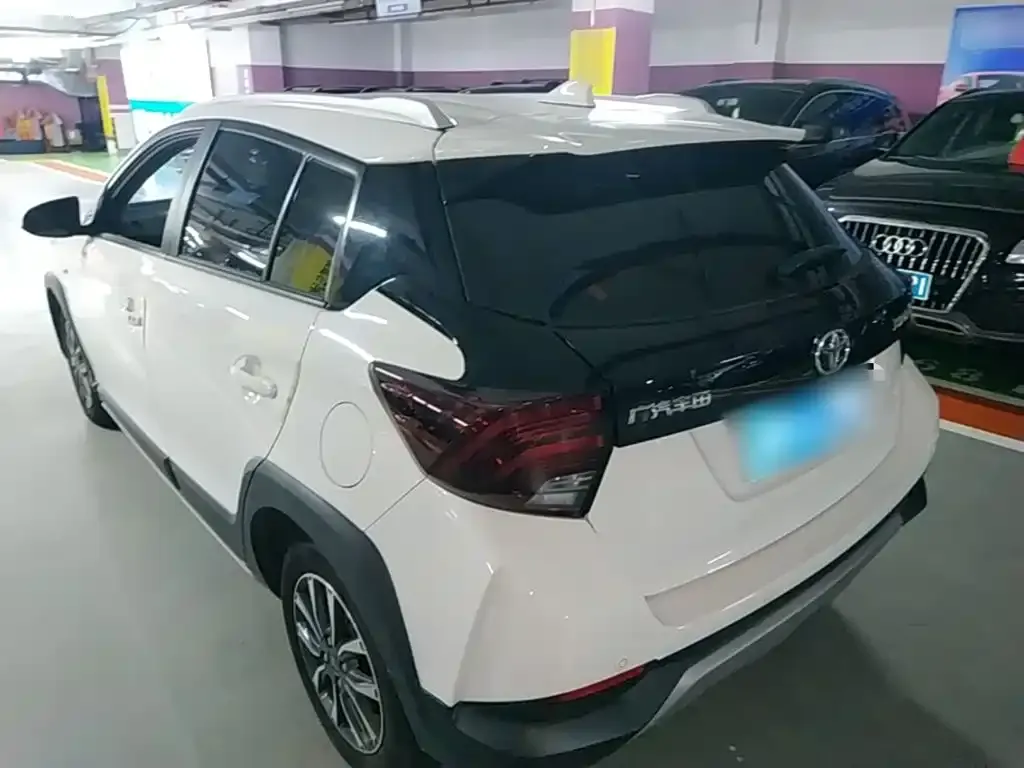 Toyota Yaris L — фото 4