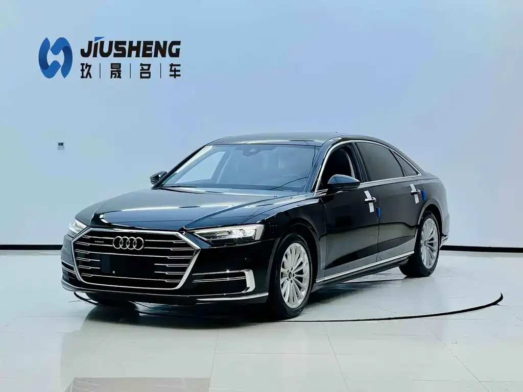 Audi A8 — фото 1