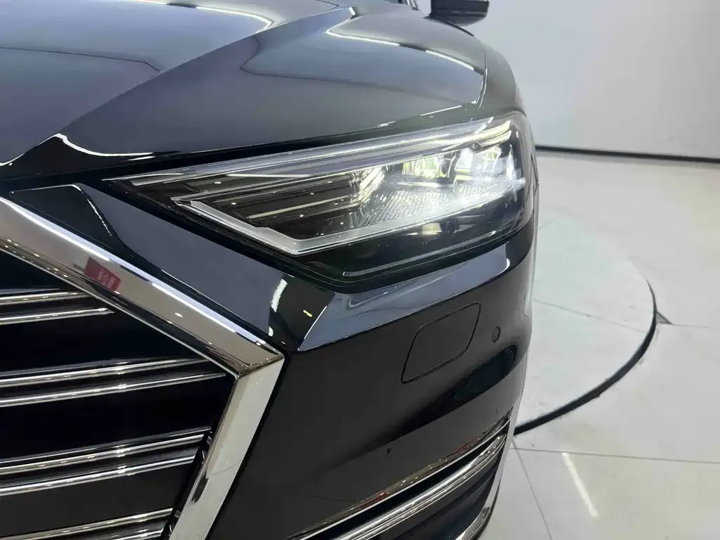 Audi A8 — фото 10