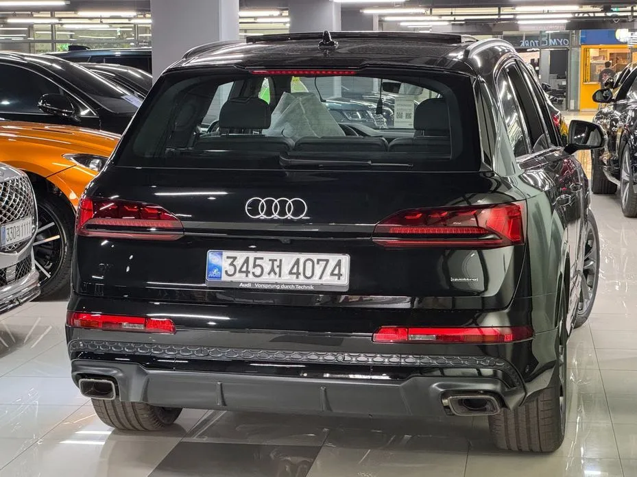 Audi Q7 — фото 9