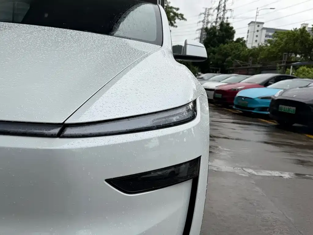 Tesla Model Y — фото 5