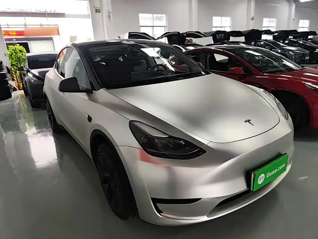 Tesla Model Y — фото 10