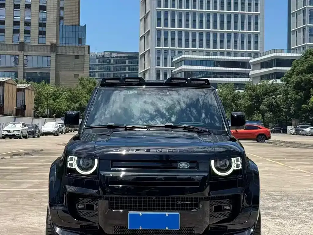 Land Rover Defender — фото 1