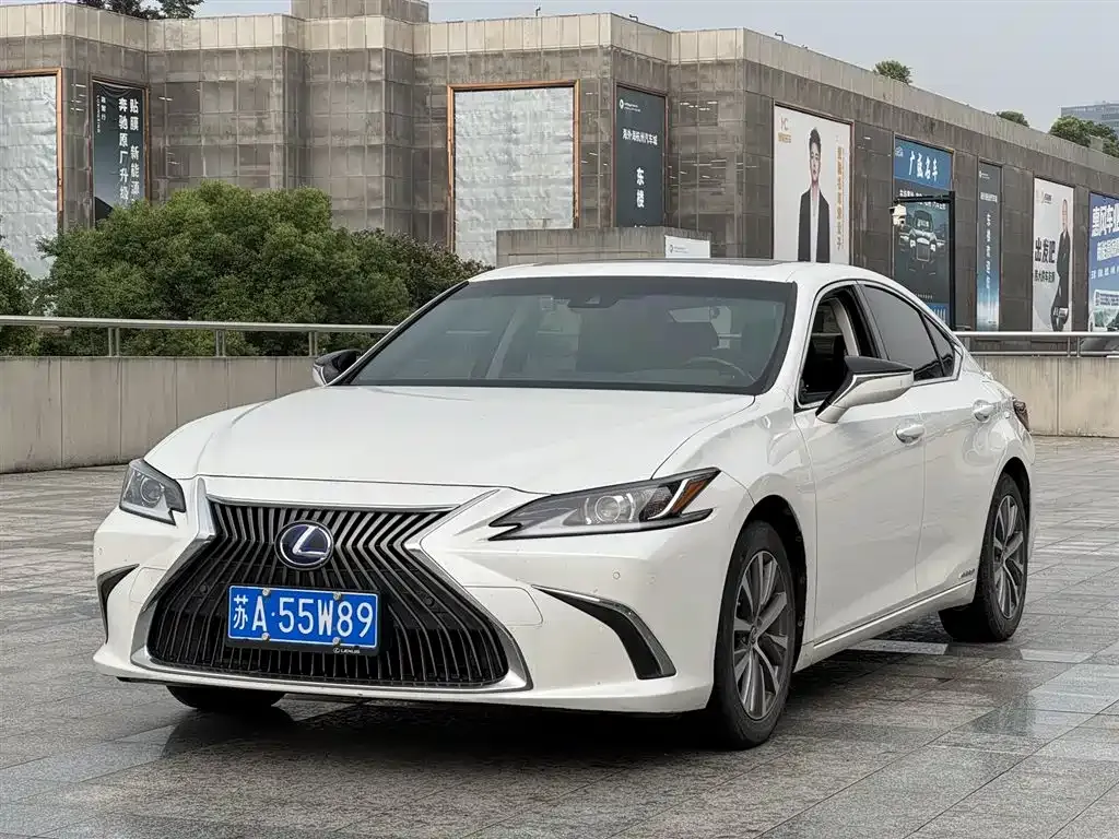 Lexus ES — фото 1