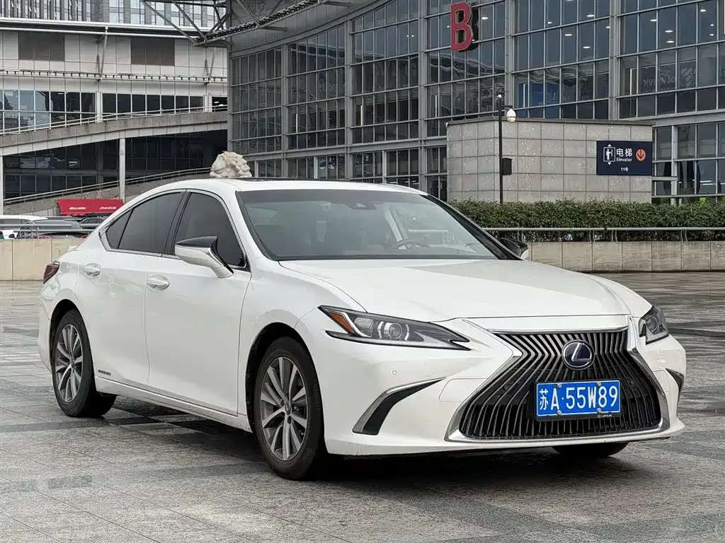 Lexus ES — фото 8