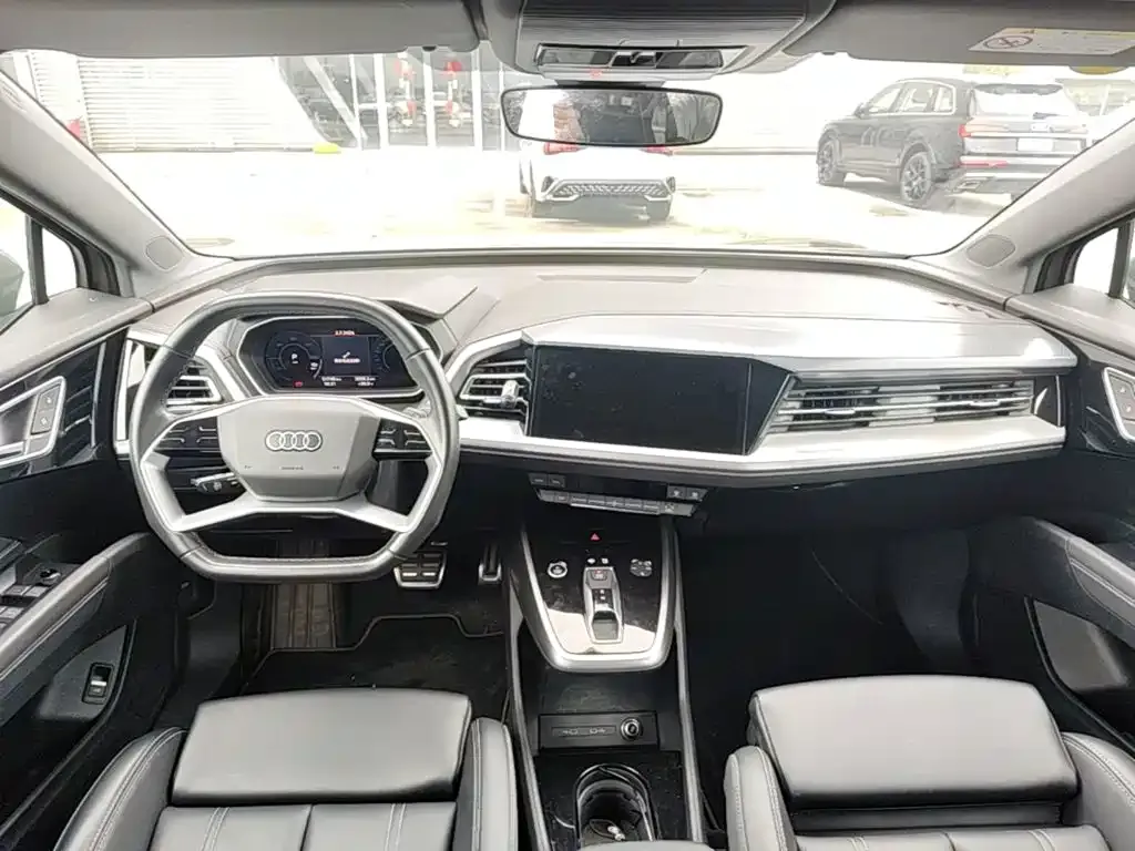 Audi Q4 e-tron — фото 2