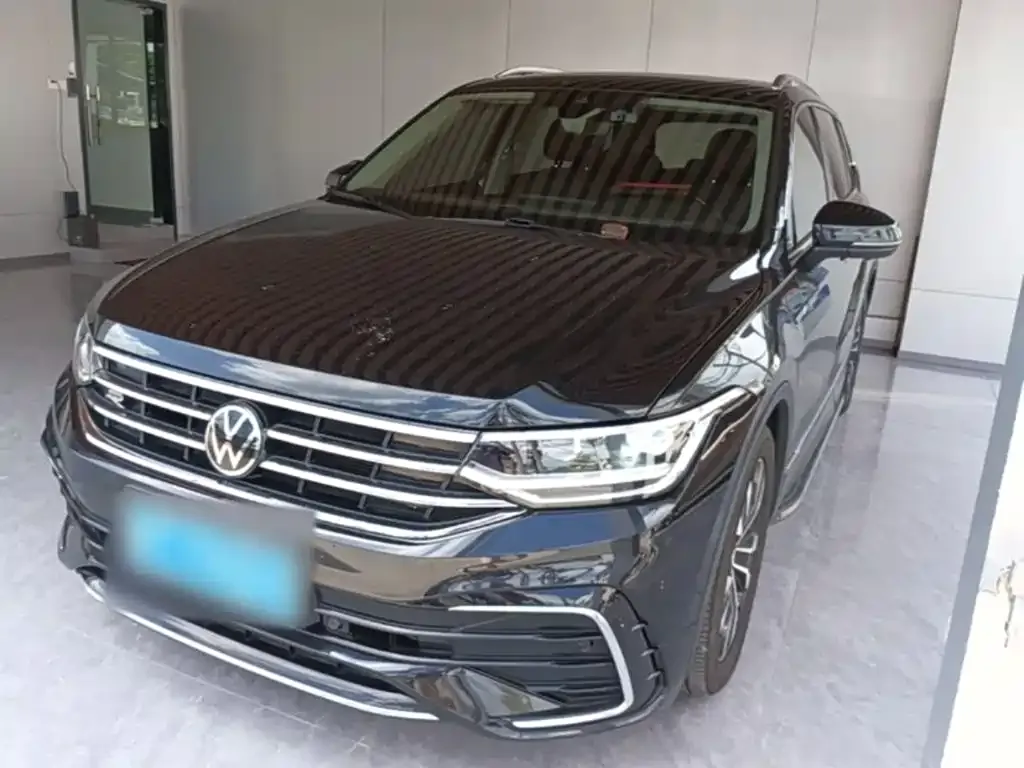 Volkswagen Tiguan L — фото 10