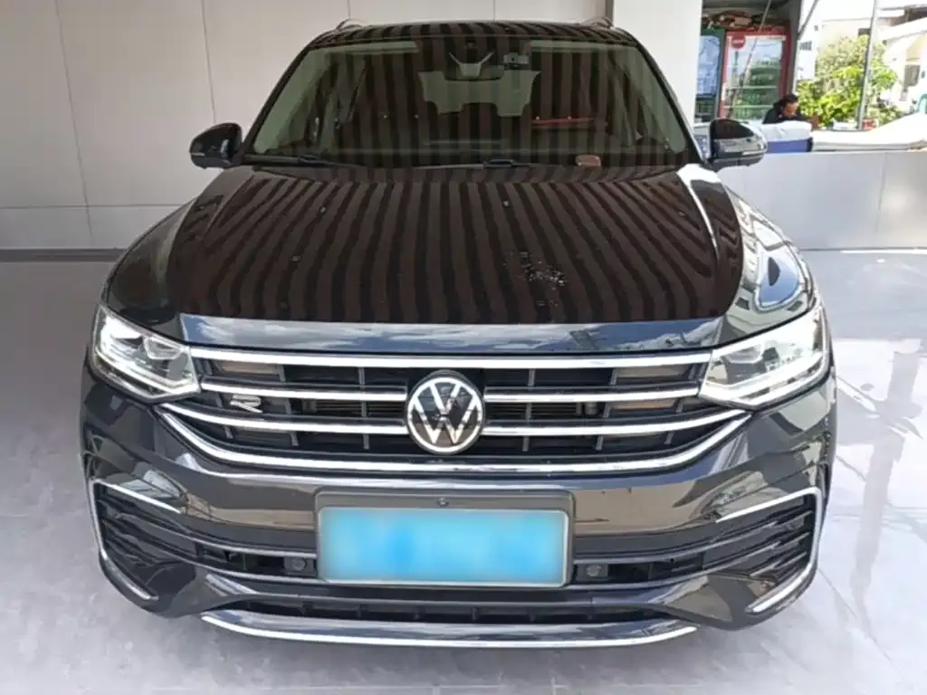 Volkswagen Tiguan L — фото 8