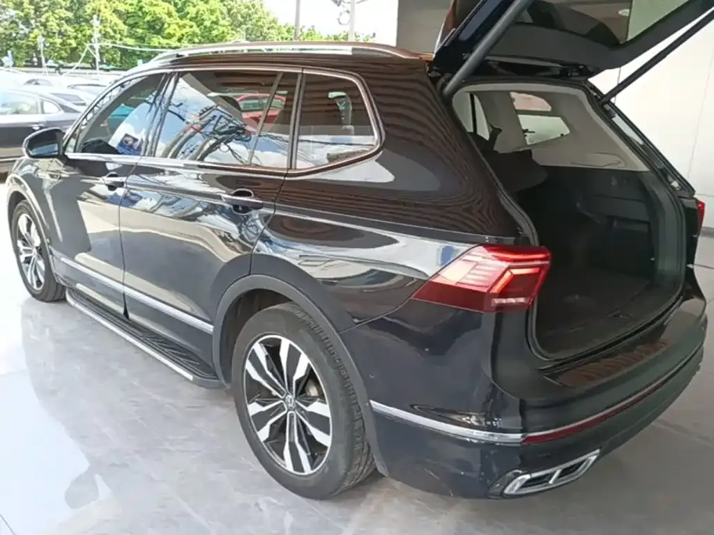 Volkswagen Tiguan L — фото 9