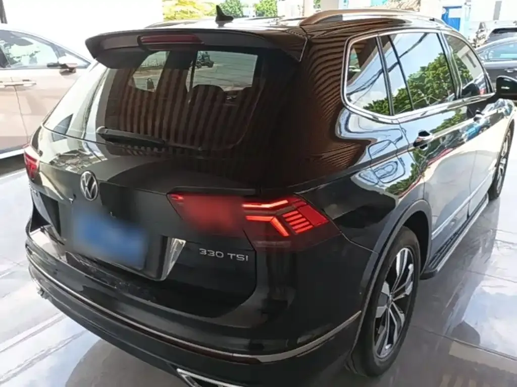 Volkswagen Tiguan L — фото 6